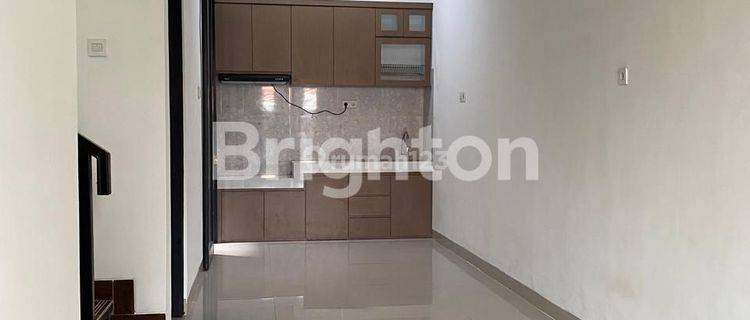 MANYAR TIRTOASRI FULL FURNISHED DEKAT PETRA 1