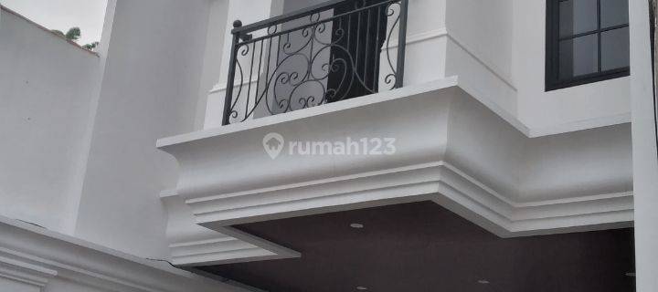 Rumah 2 Lantai Baru Furnished SHM di Jl.sirsak, Jakarta Selatan dekat tol brigif 1