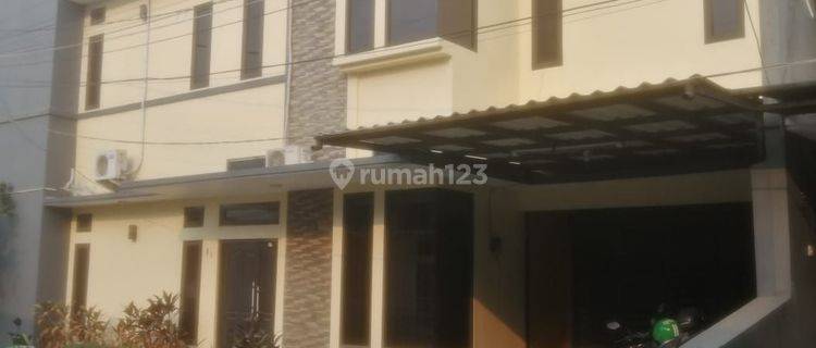 Rumah Cantik Dan Mewah Semi Furnished Dlm Cluster Lokasi Nyaman 1