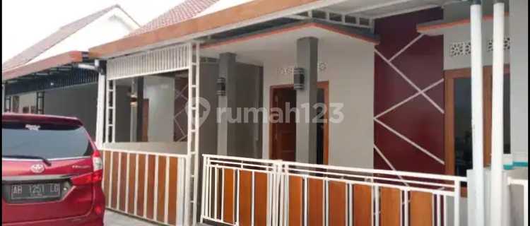 Ready-to-Live House in a Cluster 1