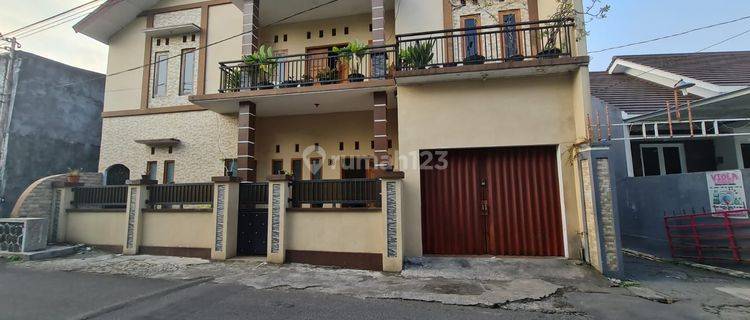 Rumah minimalis tengah kota  1