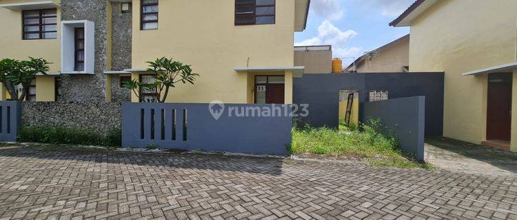 Rumah bagus bersih nyaman siap pakai dalam perumahan 1