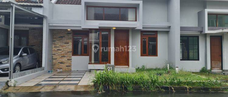 Rumah bagus di cluster elite pabelan kartasura 1