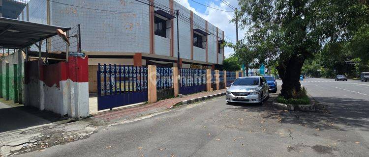 Ruang Usaha Strategis Di Jalan Slamet Riyadi  1