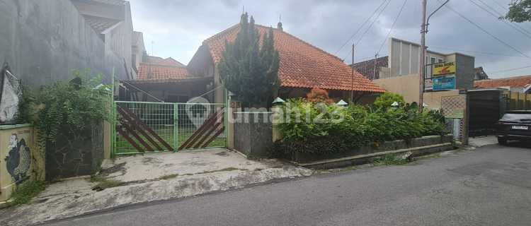 Rumah Mewah Antik Nuansa Kayu Jati Pusat Kota Dekat Jalan Gajah Mada Solo, Lokasi Prime Dekat Ke Stasiun Balapan, Terminal, Mall Solo Paragon, Pasar Legi, Pasar Kembang, Sekolah-sekolah. 1