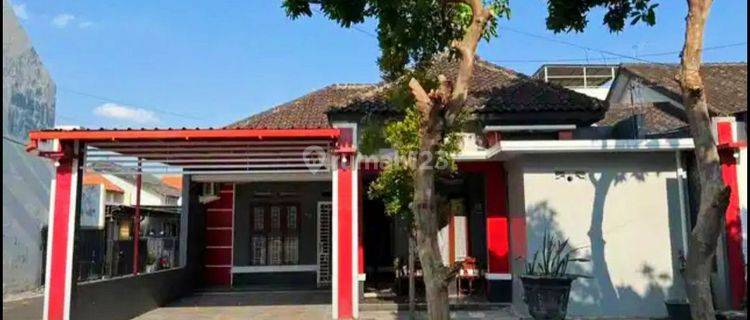 Rumah Bagus Dgn Kolam Renang Furnish Di Cluster Colomadu Solo 1