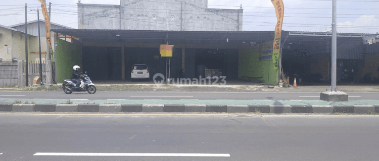 Gudang Bagus Strategis eks showroom mobil di Sragen - Solo 1