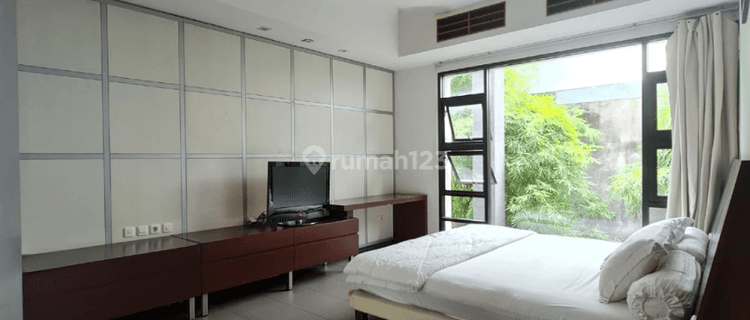 Rumah Mewah Minimalis Modern di Kratonan Solo 1