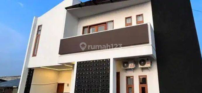 Rumah bagus 2 lantai di Cluster Gumpang, Kartosuro, Solo 1