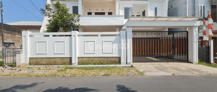 Rumah Mewah Luas 2 lt Di dekat Kartosuro, Solo 1