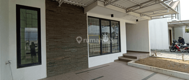 Rumah Bagus di cluster elite dkt Colomadu Kartosuro Solo 1