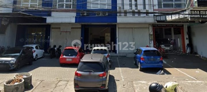 Rent 3-Story Majapahit Shop House in Semarang 1