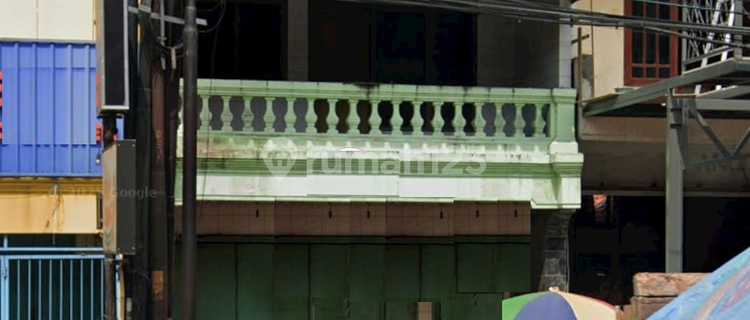 Strategic Shop House for Sale in Front of Mranggen Market 1