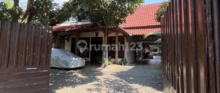 Classic House Tlagabodas Raya Gajahmungkur Behind Akpol, Semarang 1