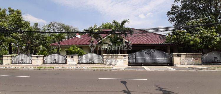 Dijual Rumah Asri dan Luas di Cempaka Putih Barat  1