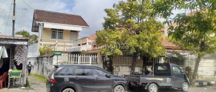 Rumah Tua 1 lantai jual BU  Pinggir Jalan Utama Murah Jual BU di  KH.Wahid Hasyim Kudus 1