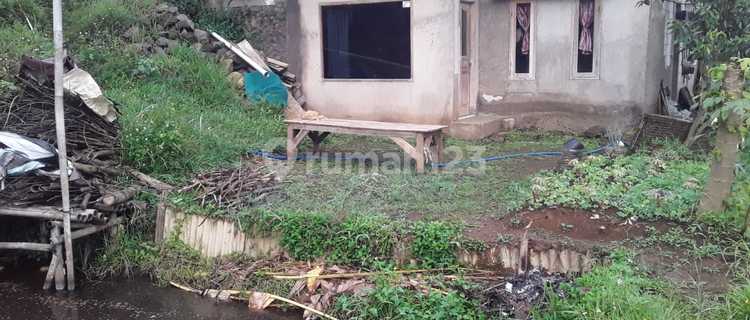 Rumah dengan Tanah Luas Plus Balong di Tanjungsari Sumedang 1