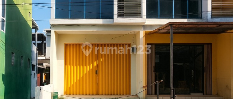 Strategic Shop House for Sale on Cemara Raya, Banyumanik, Semarang 1