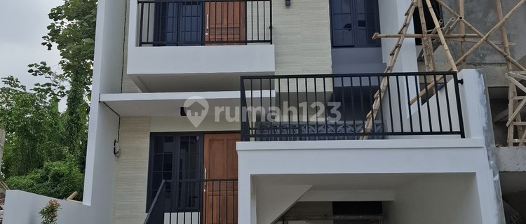 Balcony House with Mountain View in Pudakpayung Semarang 1