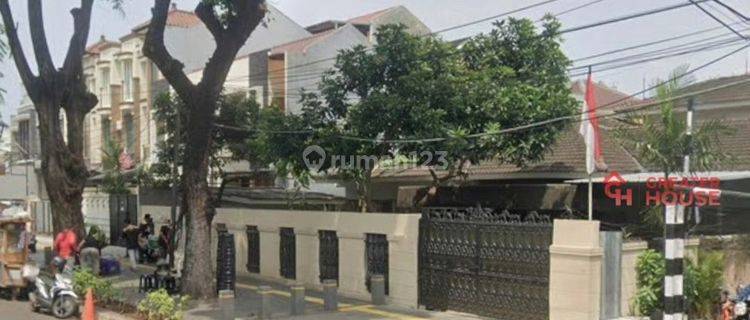 Rumah Hitung Tanah di Zona Komersil Tebet, Lt 575 1