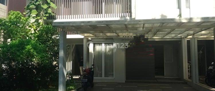 RUMAH BOULEVARD DALAM DIWATER TERRACE DENGAN KOLAM RENANG DALAM CLUSTER 1