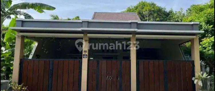 A charming house in Bima hamlet, Legend City, near the toll exit. 1