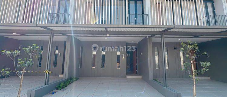 Disewakan z living attic house 3 lantai 4 kamar tidur di grand wisata 1