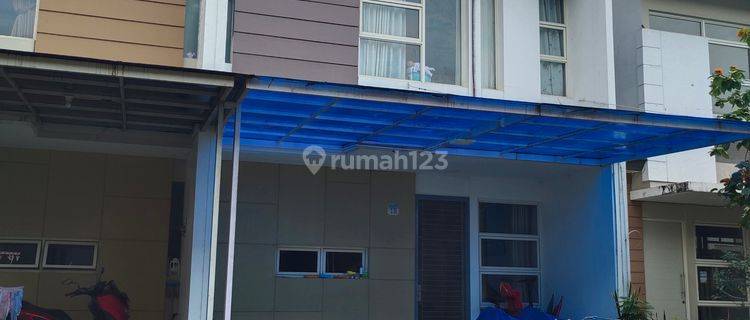 Rumah minimalis 3 lantai di grand wisata 1