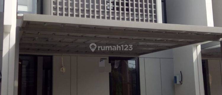 Rumah cantik  siap huni furnished di Grand Wisata 1