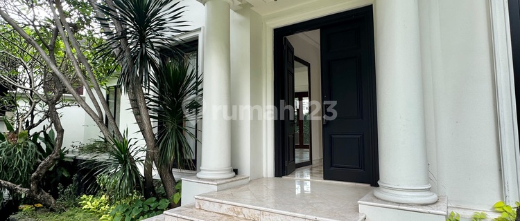 Bright House with 5 bedrooms and a pool in a premium Compound 1