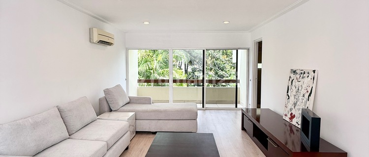 Townhouse 4 Bedroom in a Quiet Complex of Kemang Ajh04207 1