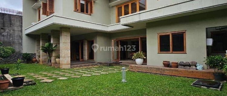Rumah luas 800m2 dengan taman yang luas di permata hijau corio 1