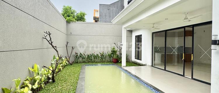 Brand New !!! Rumah Minimalist Dilengkapi Kolam Renang Ajh02124 1