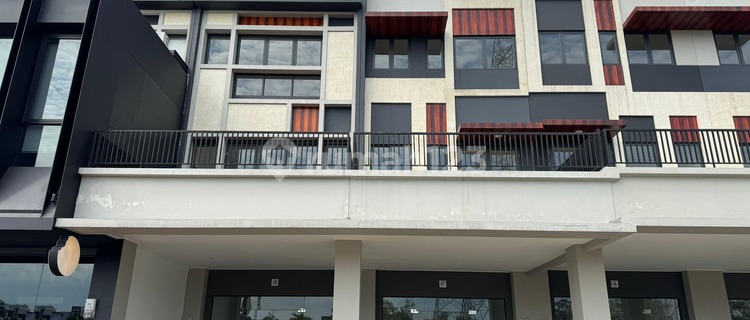 Ready-to-Use Shop House in the Heart of Gading Serpong City 1