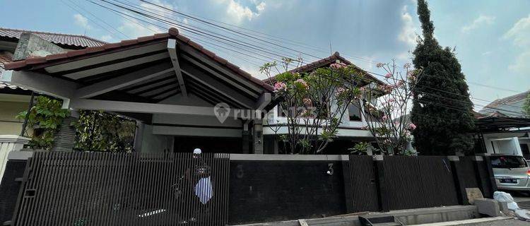 JUAL MURAAH RUMAH TERAWAT di KOMPLEK PERUMAHAN: EKLUSIF SURYALAYA KOTA BANDUNG  1,5 LANTAI JARANG ADA JUAL  1