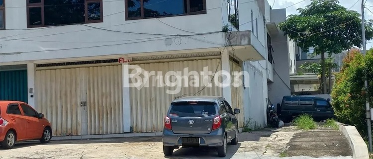 Ready-to-Occupy 2-Storey Shop House, Strategically Located in Dieng Area, Malang 1