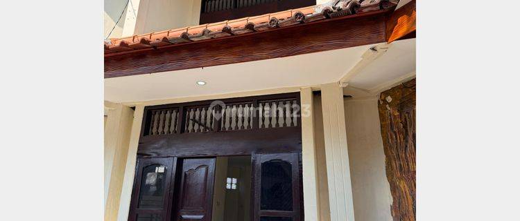 Disewakan rumah 2 lantai baru selesai renovasi panjer denpasar 1