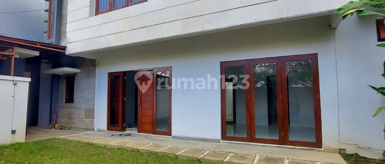 For Rent / Sale 2-story house in Sunset Road area. One gate system. 1