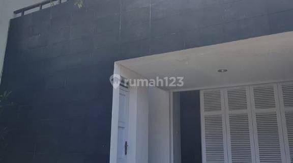 Rumah Nyaman Terawat Full Furnished di Setra Duta Bandung Utara 1