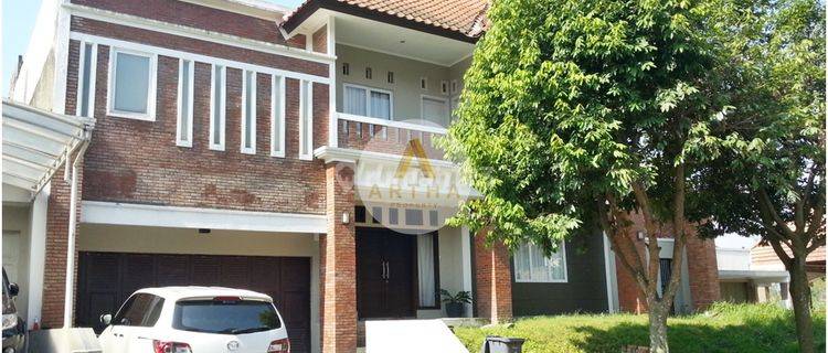 Rumah 2 Lantai Bagus di Kota Baru Parahyangan, Bandung 1