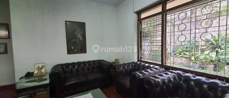 Dijual Rumah Jaman Dulu , terawat, besar, *Prime Location* Cihampelas
 1