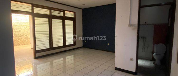 Ruang Usaha Strategis Dekat Dago 1