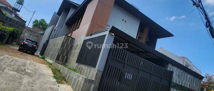 Rumah Baru Keren Ada Kolam Renang di Gegerkalong 1