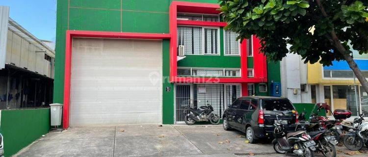 Gudang Besar Strategis Siap Pakai di Bizpark, Bandung 1