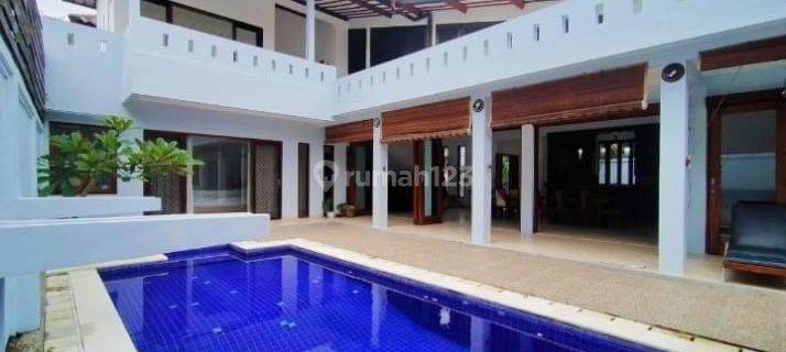 For sale, beautiful 2-storey swimming pool villa in the Nusa Dua area. 1