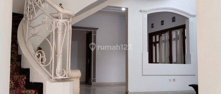 Rumah Mewah Terawat Siap Huni di Prv Geger Kalong 1