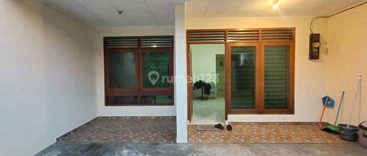 Rumah 2 Lantai Dekat Pasar Tebet, Dekat Kemana Mana 1