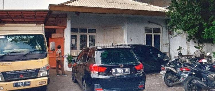 Rumah bagus tanah luas di Kota  1