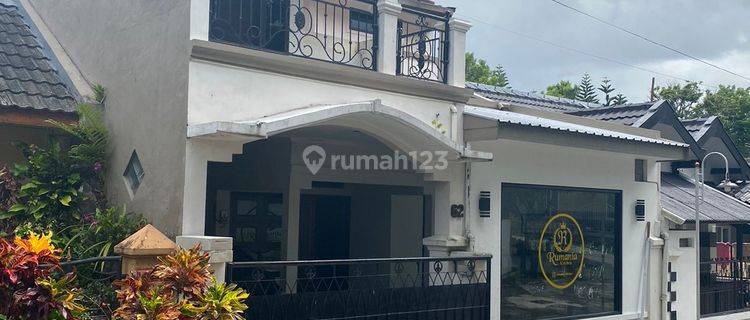 Rumah Bagus Siap Huni  Depan Taman 1