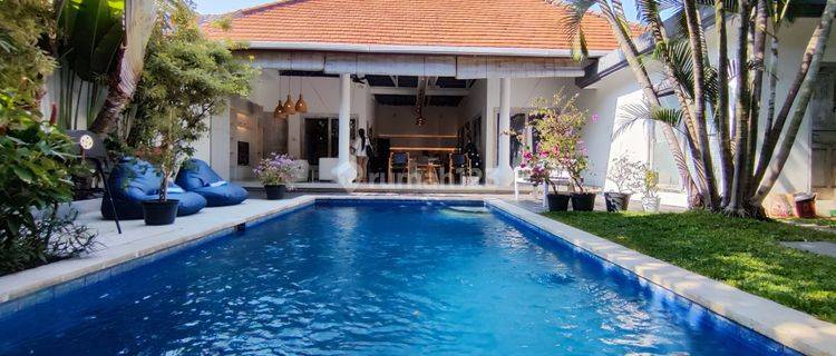 3 Bedroom Spacious Villa For Yearly Lease In Kerobokan Petitenget Area  1